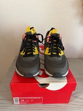 Nike Air men's sneakers. low top Athletic lace up size 10